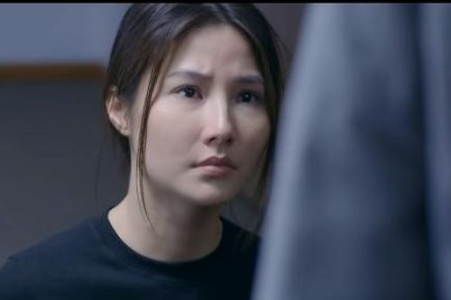 'Tình yêu và tham vọng' tập 1: Diễm My quỳ gối van xin Mạnh Trường để cứu bố