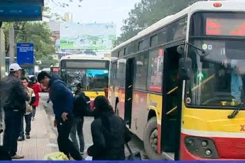 Bắt buộc khai báo y tế đối với hành khách trên các phương tiện giao thông