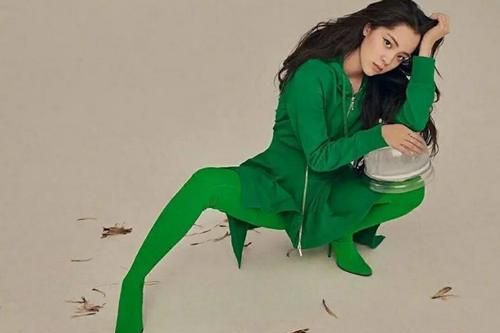 Muôn vàn kiểu tạo dáng trên bìa tạp chí 'có một không hai' của sao Hoa ngữ