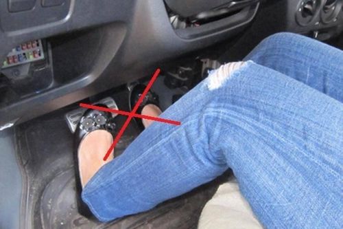 Những sai lầm nghiêm trọng khi chuyển từ lái xe số sàn sang số tự động
