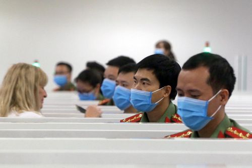 Việt Nam dừng nhập cảnh với người nước ngoài