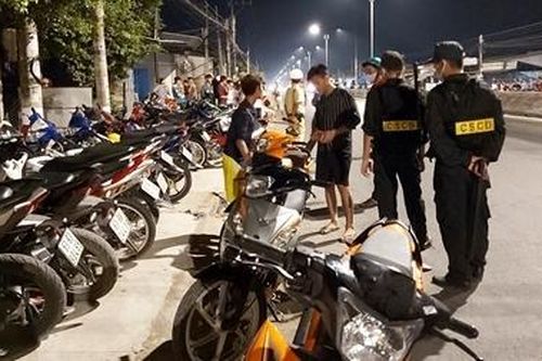Vây bắt nhóm thanh thiếu niên tụ tập đua kéo xe trên QL1A