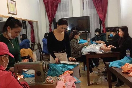 Người Việt Nam tại Czech ứng phó với dịch Covid-19: Ấm áp tinh thần sẻ chia
