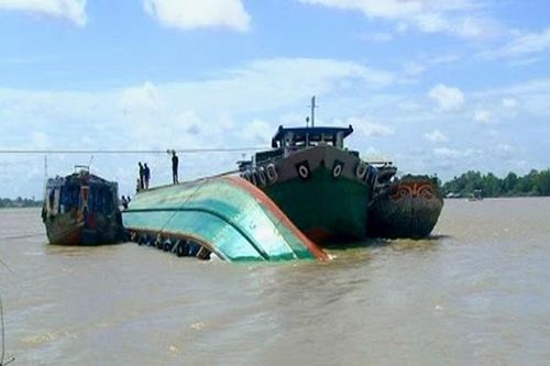 Ngăn ngừa tai nạn đường thủy do phương tiện nhỏ, thô sơ gây ra