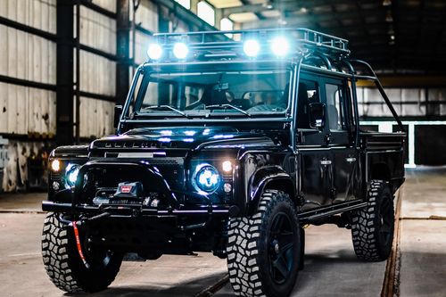 Gần 190.000 USD cho bản độ Land Rover Defender đời 1992