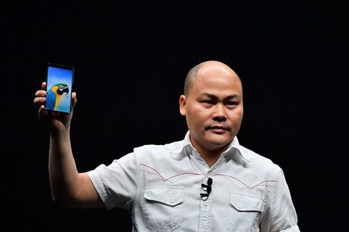 Bphone 4 ra mắt online, không có khán giả vỗ tay