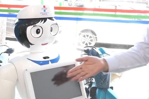 TP.HCM thử nghiệm robot khử khuẩn phòng cách ly