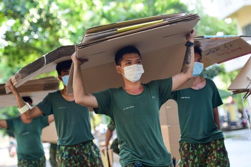 40.000 thùng giấy được tặng để dọn KTX ĐHQG TP.HCM thành khu cách ly
