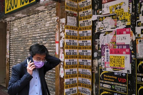Hong Kong cấm khách nhập cảnh để chặn đà lây lan từ 'làn sóng thứ 2'