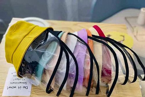 'Sốt' mũ có kính bảo hộ