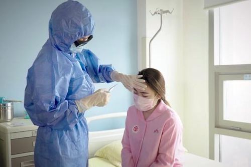 Huyền Trang Sao Mai hát ca khúc về các 'chiến sĩ áo trắng' chống dịch COVID-19