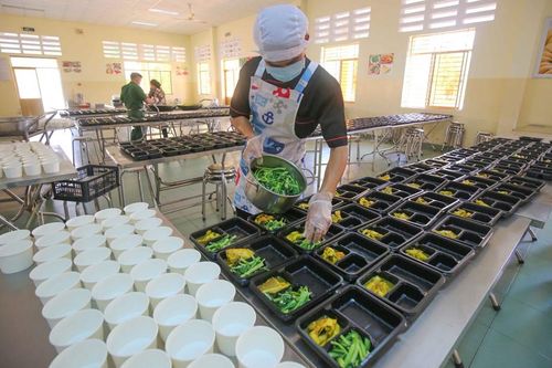 Nơi tuyến đầu chống dịch Covid-19 - Bài 1: Những 'chiến binh' blouse trắng