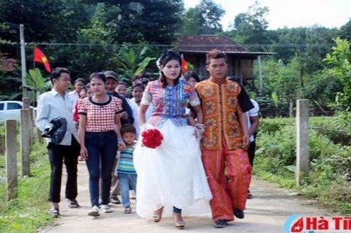 Phá bỏ dần hôn nhân cận huyết ở bản Rào Tre -Hương Khê, Hà Tĩnh.