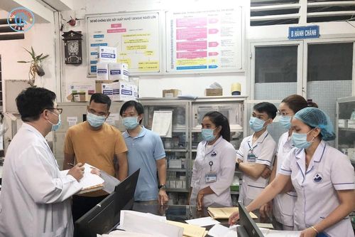 Những bác sĩ chống dịch Covid-19 xuyên đêm