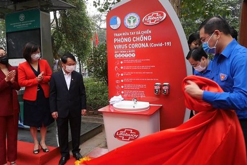 Đưa trạm rửa tay dã chiến đầu tiên ở Hà Nội vào sử dụng