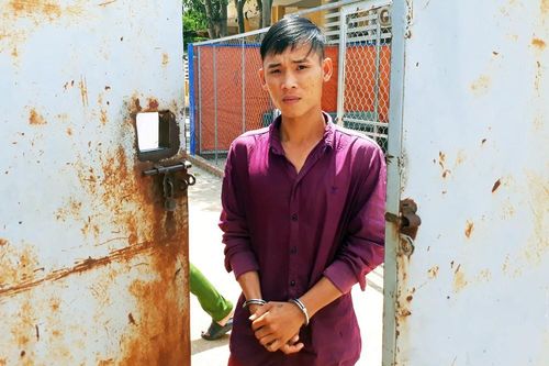 Nam thanh niên trộm cả xe tải để bán... sắt vụn