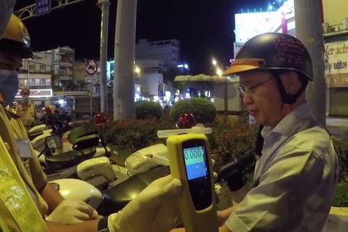 CSGT đo nồng độ cồn ra sao trong mùa dịch Covid-19?