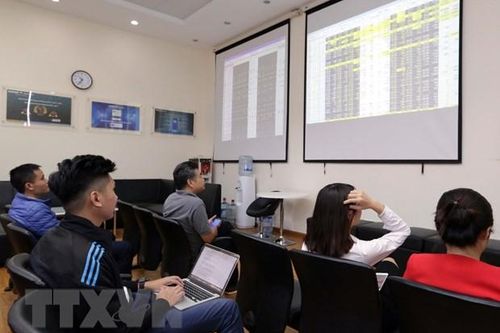 VN-Index mất mốc 700 điểm khi mở cửa phiên sáng 23/3