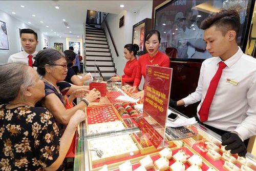 Giá vàng trong nước giảm 100.000 đồng/lượng