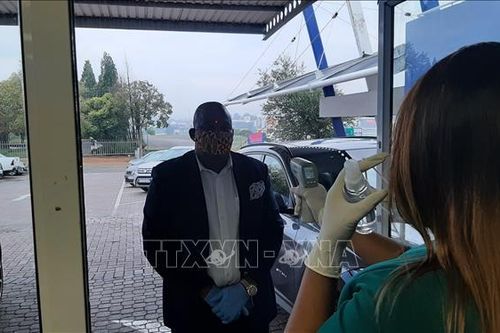 Nam Phi xem xét ban hành lệnh phong tỏa một số thành phố lớn