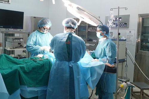 Ca mổ ruột thừa đặc biệt tại khu cách ly