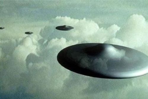 Hai phi công Ireland đồng loạt báo cáo nhìn thấy UFO