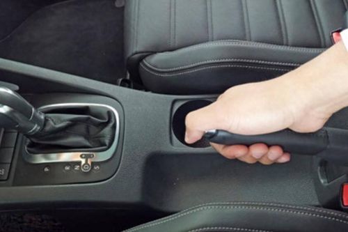 Những hậu quả khôn lường của việc quên kéo phanh tay ô tô