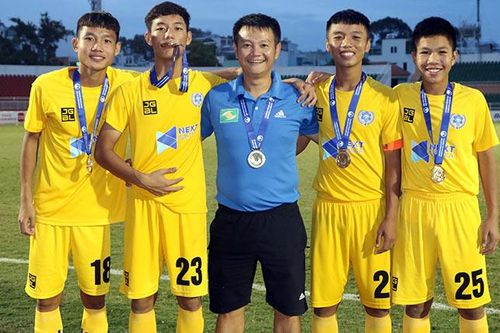 Cựu tuyển thủ Phạm Văn Quyến nhận nhiệm vụ mới tại SLNA