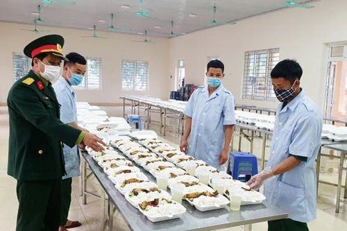 Kỳ 2: Những 'anh nuôi' trong khu cách ly