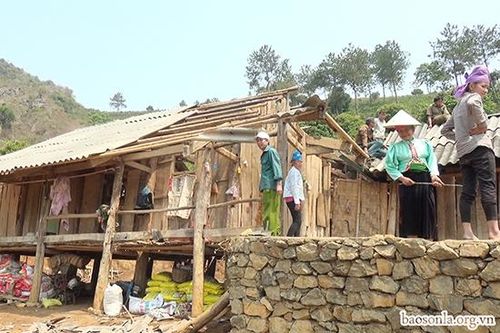 Mai Sơn khắc phục thiệt hại sau mưa lớn kèm theo gió lốc trên địa bàn 4 xã