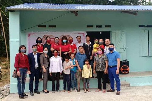 Hỗ trợ sửa chữa nhà cho học sinh nghèo