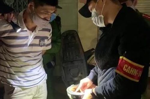 Giấu ma túy 'chỗ khó ngờ', con nghiện bị Cảnh sát 141 lật tẩy
