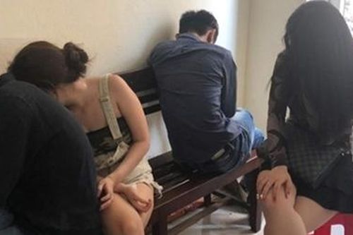 Từ nước ngoài về, nam thanh niên thuê khách sạn mở tiệc ma túy