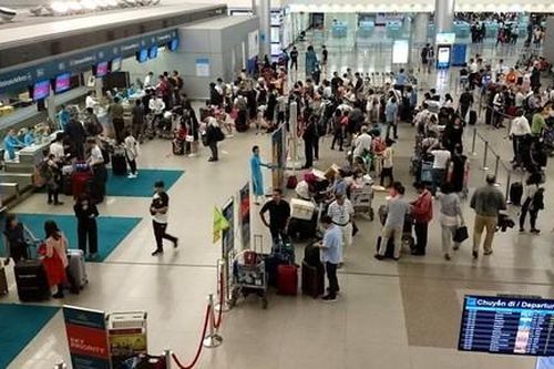 Dừng đưa khách từ nước ngoài về sân bay Tân Sơn Nhất đến hết 31/3