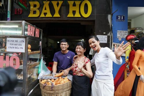 'Ăn sập' các tiệm bánh mì trứ danh ở Sài Gòn cùng Hoa hậu H'Hen Niê