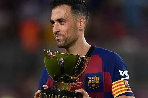 Video chứng minh Sergio Busquets là tiền vệ phòng ngự hay nhất mọi thời đại