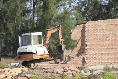 Xử lý cán bộ dùng ảnh hưởng để lấn chiếm, mua bán đất trái phép