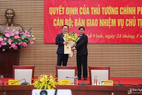Công bố quyết định của Thủ tướng Chính phủ phê chuẩn chức danh Chủ tịch UBND tỉnh Nghệ An