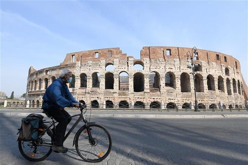 Italy ghi nhận hơn 6.000 ca tử vong do COVID-19