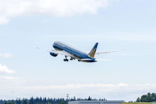 Vietnam Airlines vận chuyển miễn phí 3 tấn đồ bảo hộ y tế phòng chống dịch COVID-19
