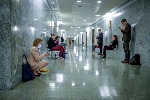 Một vòng thế giới các giải pháp 'giãn cách xã hội'