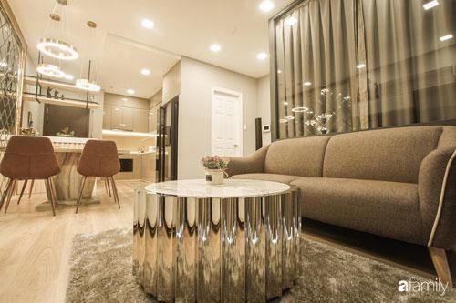 Căn hộ 65m² nhưng đem lại cảm giác rộng rãi nhờ thiết kế mở bằng vách kính kết hợp ánh sáng hài hòa ở TP. HCM