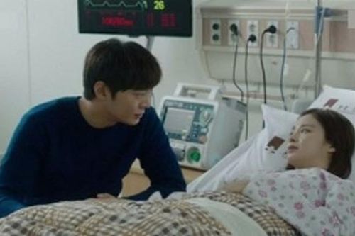Vợ sau sinh sức khỏe yếu nhưng chồng vẫn ép tắm nước lạnh để rồi tối đó phải bật khóc vì ân hận
