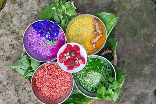 Bánh trôi bánh chay: Hoa lá phủ màu