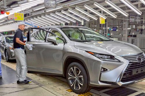 Toyota ngừng sản xuất 5 nhà máy tại Nhật Bản