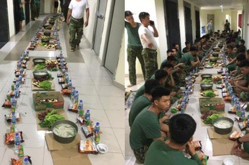 Bữa đêm đạm bạc của các chiến sĩ sau ngày dài căng mình chống dịch