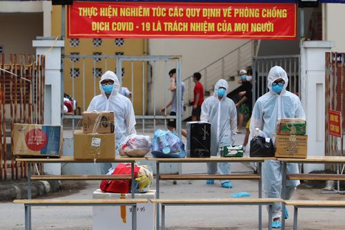 Thứ trưởng Bộ Y tế khuyên người dân nhường khẩu trang y tế cho các y, bác sĩ