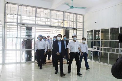 Bí thư Thành ủy Hà Nội thị sát Bệnh viện dã chiến Mê Linh: Sẵn sàng tiếp nhận bệnh nhân Covid-19
