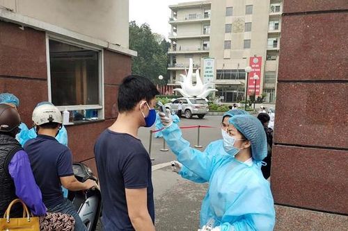 Bệnh viện Bạch Mai cách ly gần 500 nhân viên, xét nghiệm Covid-19 cho 5.000 người