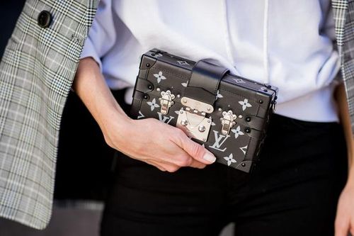 LVMH, Amazon, Alibaba tham gia chống dịch Covid-19 như thế nào?